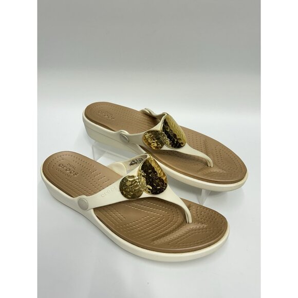 Crocs Sanrah Hammered Circle Gold Cream Wedge Thong Sandal Womens Size 11 - Picture 2 of 11